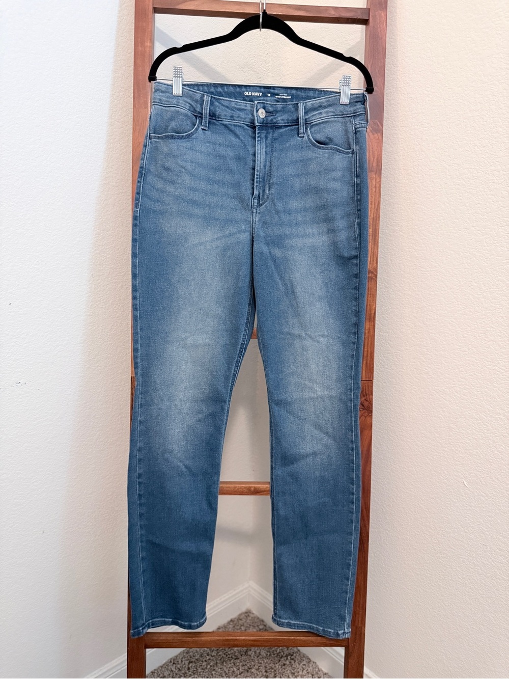 Old Navy Wow Straight High Rise Medium Wash Jeans Size 10